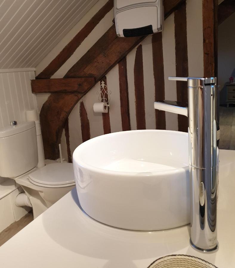 D'anciennes "chambres de bonnes" Honfleur Extérieur photo