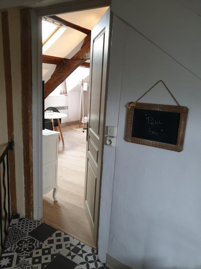 D'anciennes "chambres de bonnes" Honfleur Extérieur photo