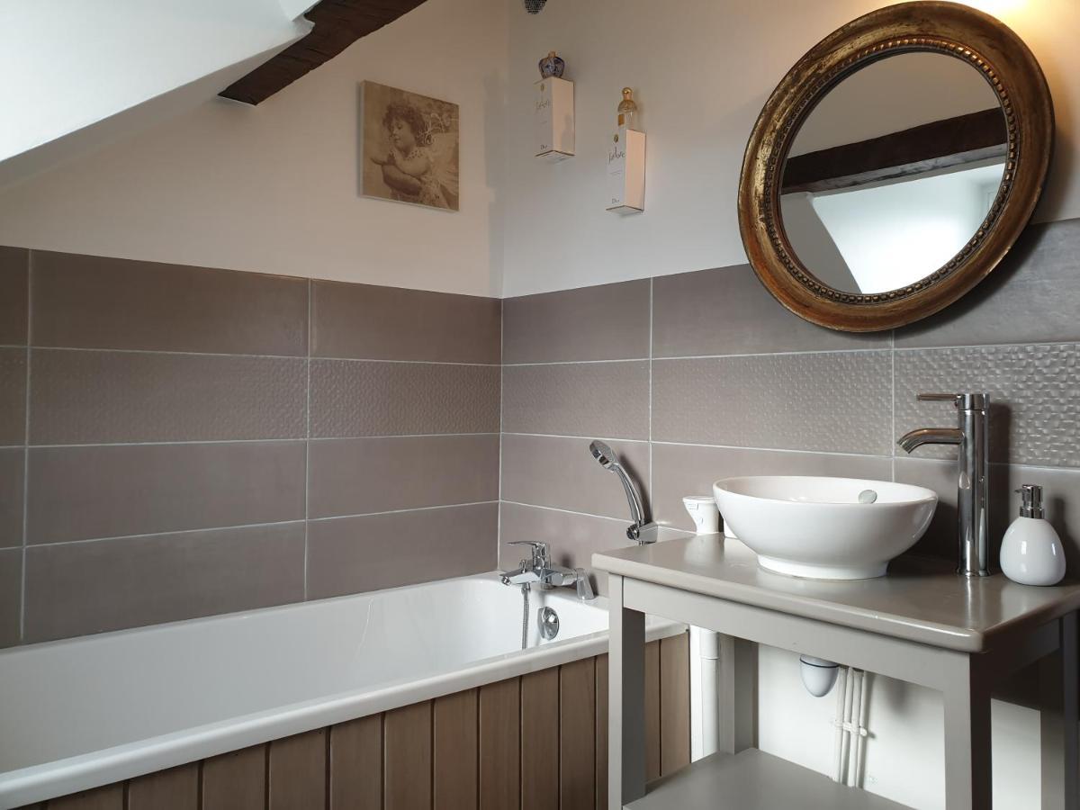 D'anciennes "chambres de bonnes" Honfleur Extérieur photo