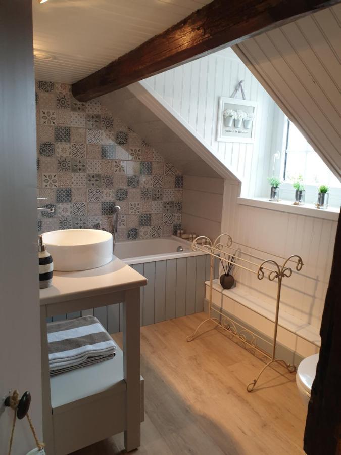 D'anciennes "chambres de bonnes" Honfleur Extérieur photo