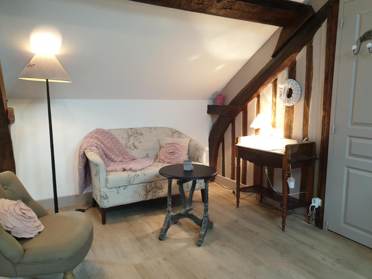 D'anciennes "chambres de bonnes" Honfleur Extérieur photo