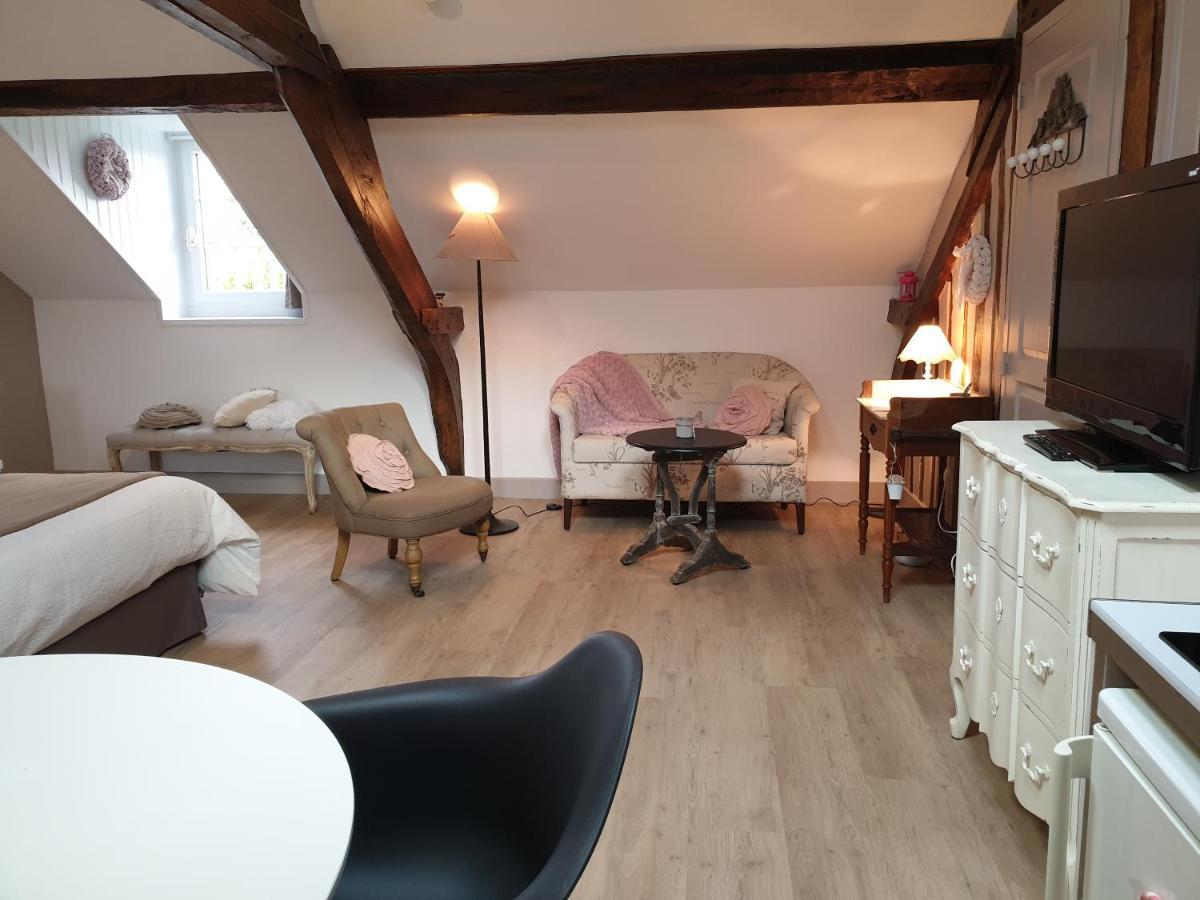 D'anciennes "chambres de bonnes" Honfleur Extérieur photo
