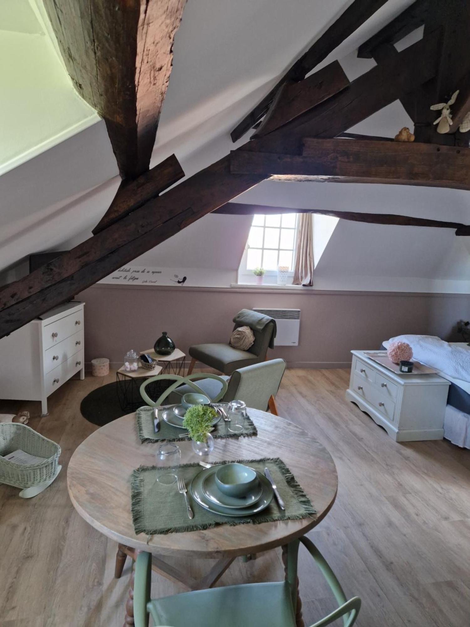 D'anciennes "chambres de bonnes" Honfleur Extérieur photo