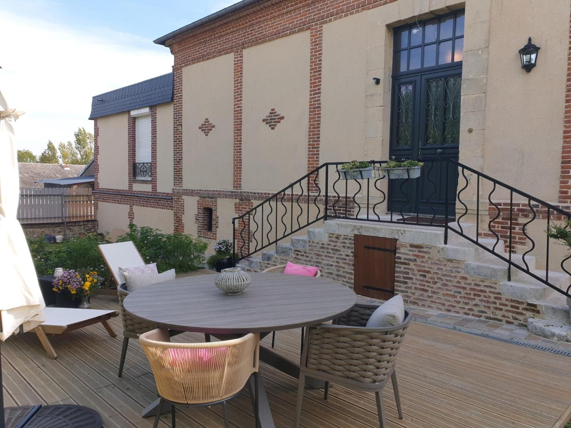 D'anciennes "chambres de bonnes" Honfleur Extérieur photo